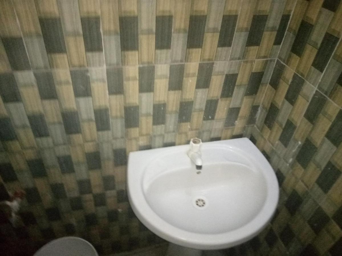 Kicec Bar And Guest House Airport ダル・エス・サラーム エクステリア 写真