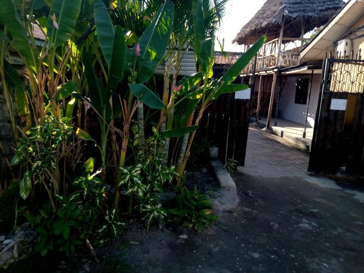 Kicec Bar And Guest House Airport ダル・エス・サラーム エクステリア 写真