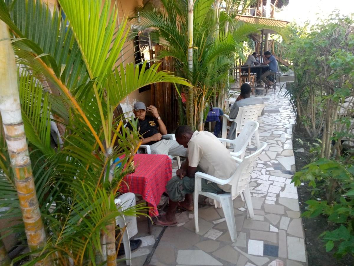 Kicec Bar And Guest House Airport ダル・エス・サラーム エクステリア 写真